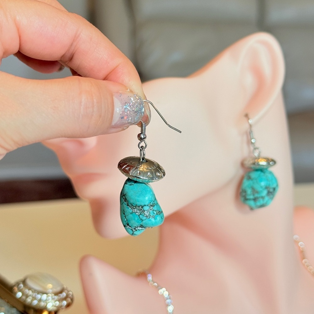 ⚜️ Turquoise and Silver Dangle Earrings - Picture 4 of 8